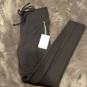 *BRAND NEW w/ TAGS* Year Of Ours leggings